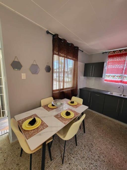 Welcome To Our Cozy Apartment! Willemstad Esterno foto